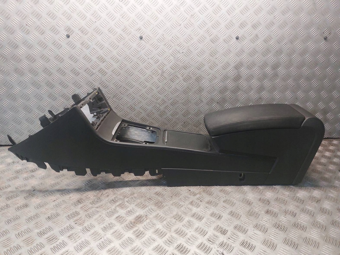 TUNEL central armrest VOLKSWAGEN PASSAT B6 3C0863319S 3C1863241BP