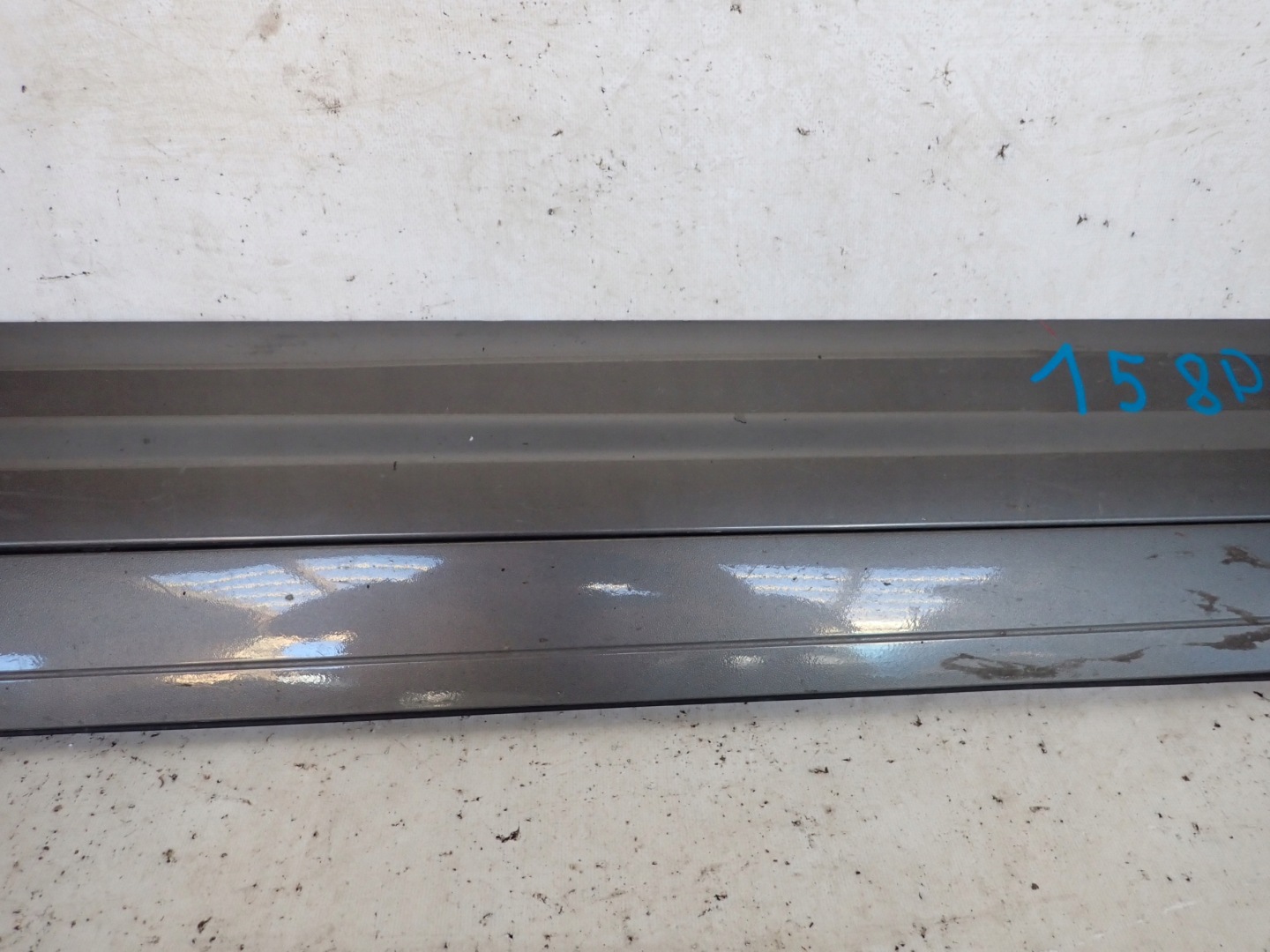 moulding for door right front front PORSCHE CAYENNE 7P5 7P5837788Q