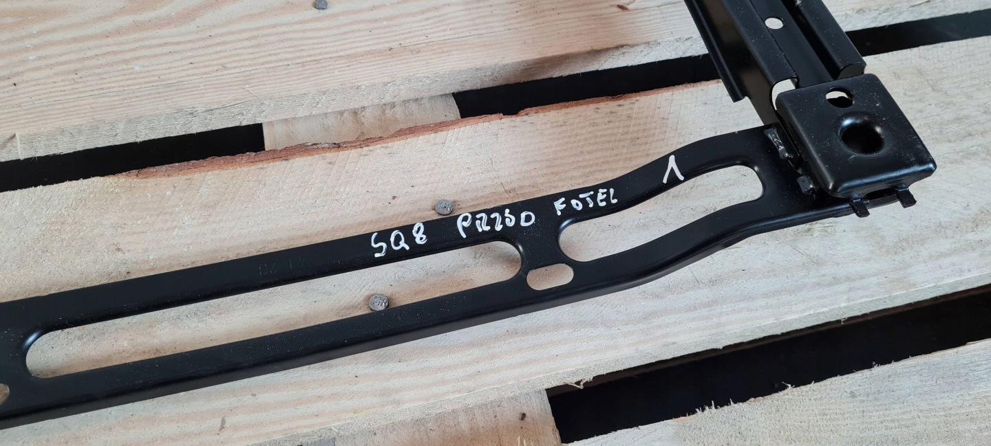 SQ8 4M RSQ8 Q8 Support plaque Console Support Siège RAMA Avant 24R 4M8881677