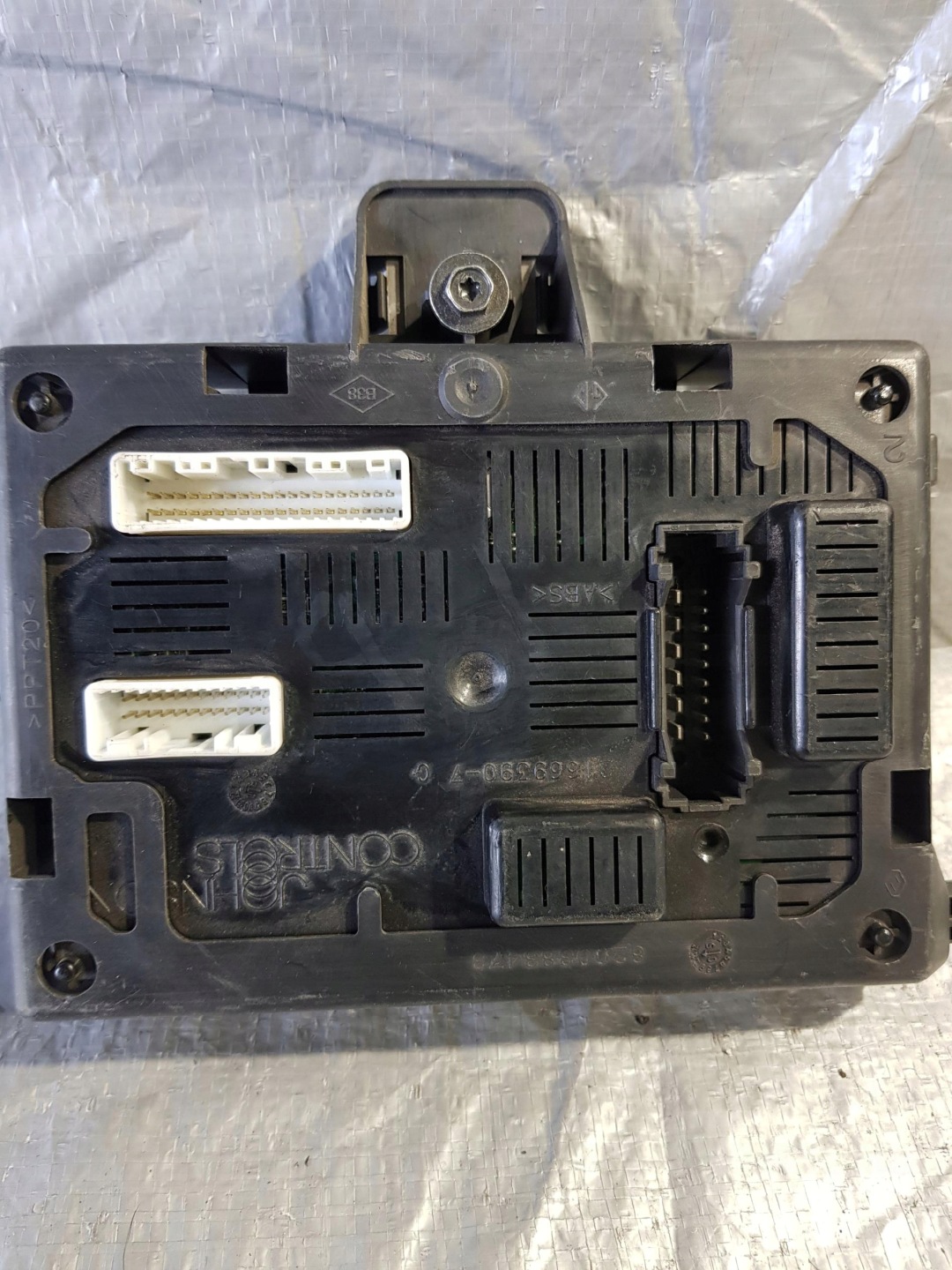 RENAULT CLIO III 1.5 DCI compartment module BSI 8200383473