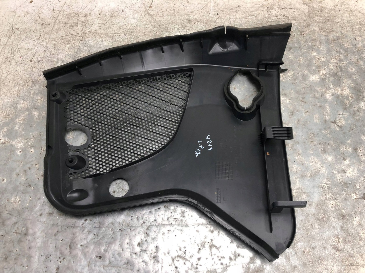 torpedo left MERCEDES W213 KOMBI A2138300100