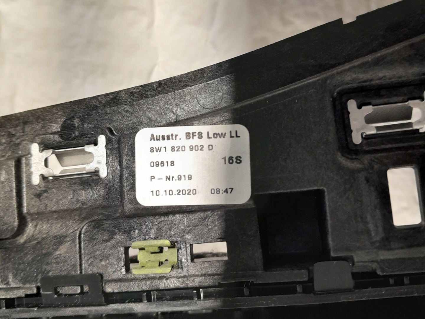 AUDI A4 B9 LIFT grid air conditioning devices 8W1820902D