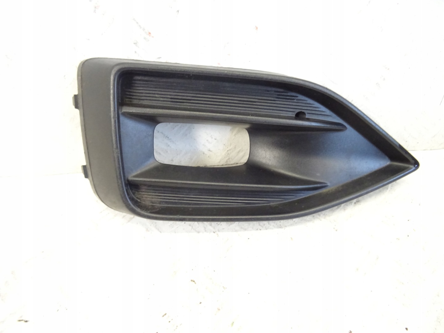 grid of a bumper front front left SEAT TARRACO 5FJ853665B