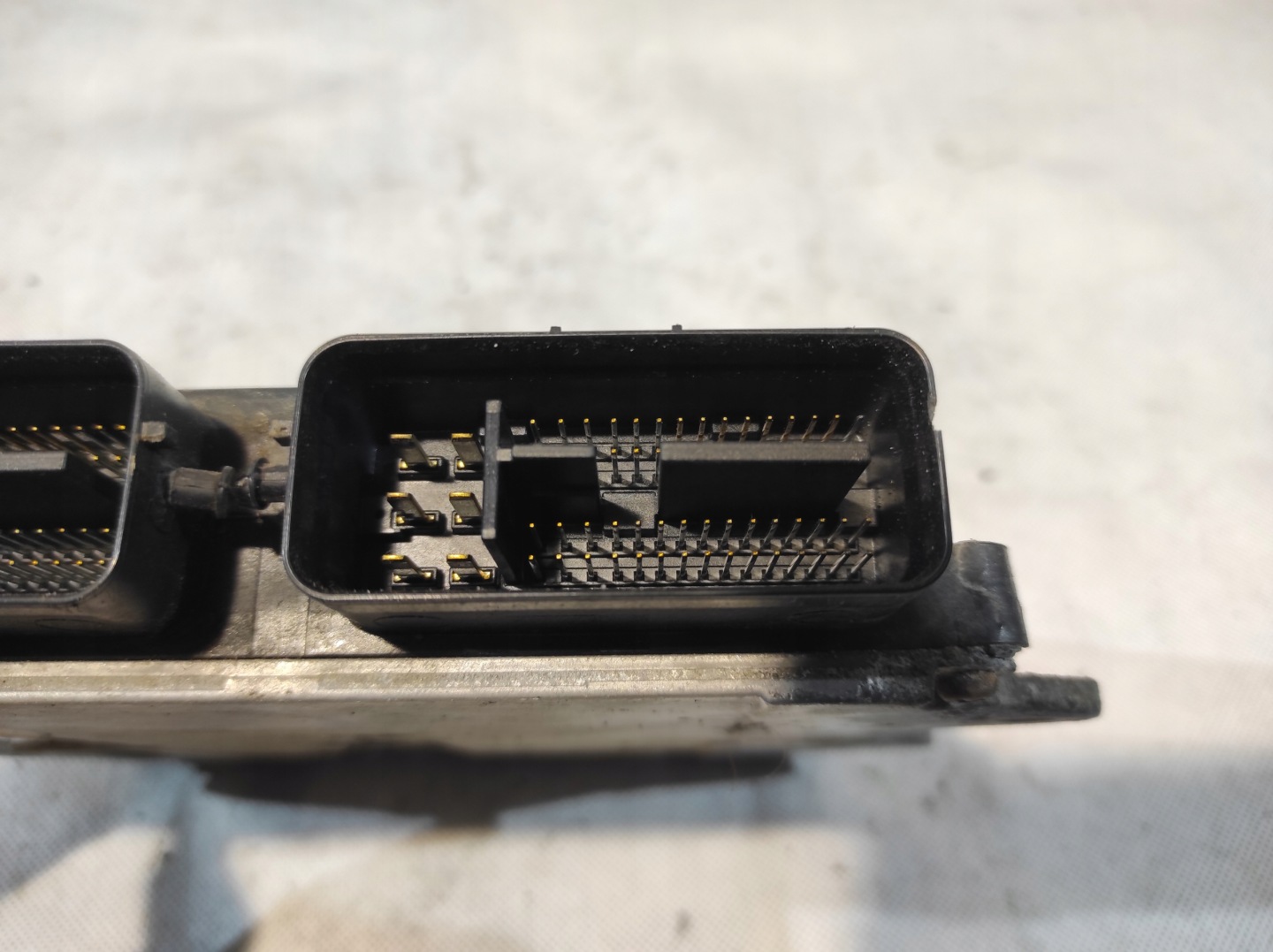 computer control unit of the engine MITSUBISHI COLT 1.3 16V B A1351505979 1860A552