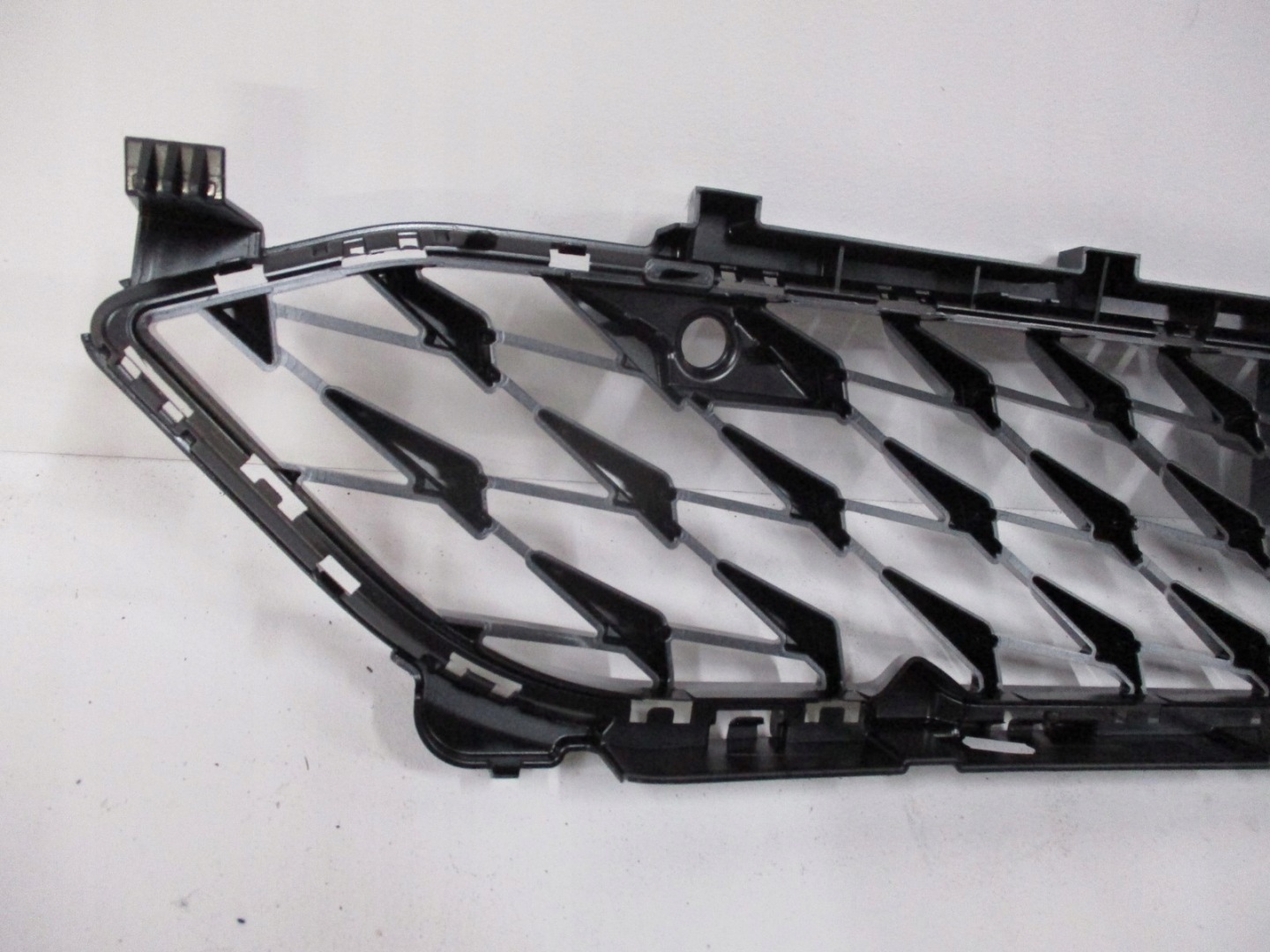 grid of a bumper CUPRA BORN 10E853677C PDC front