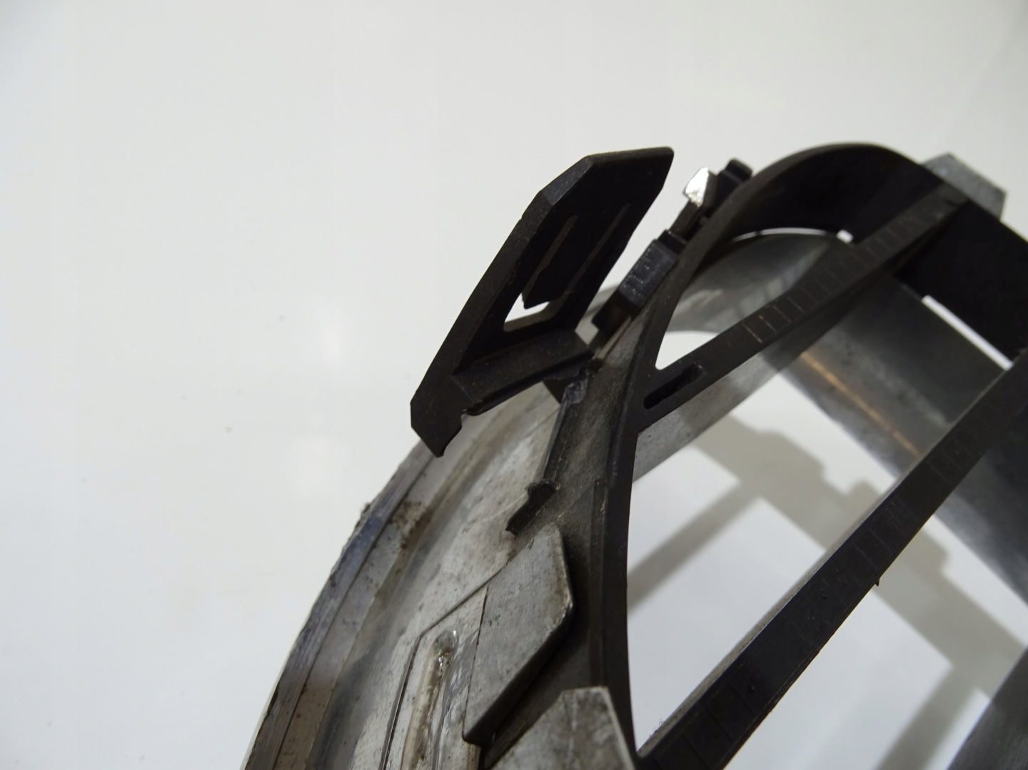 maska bubreg maska BMW E60 E61 OE 7065701 (4642522)