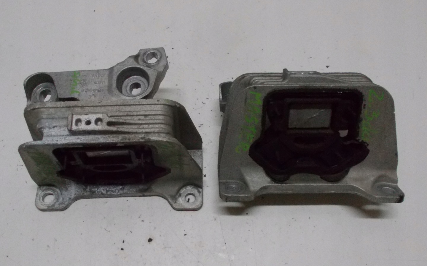 RENAULT MASTER III LIFT holder engine mount 112108180R