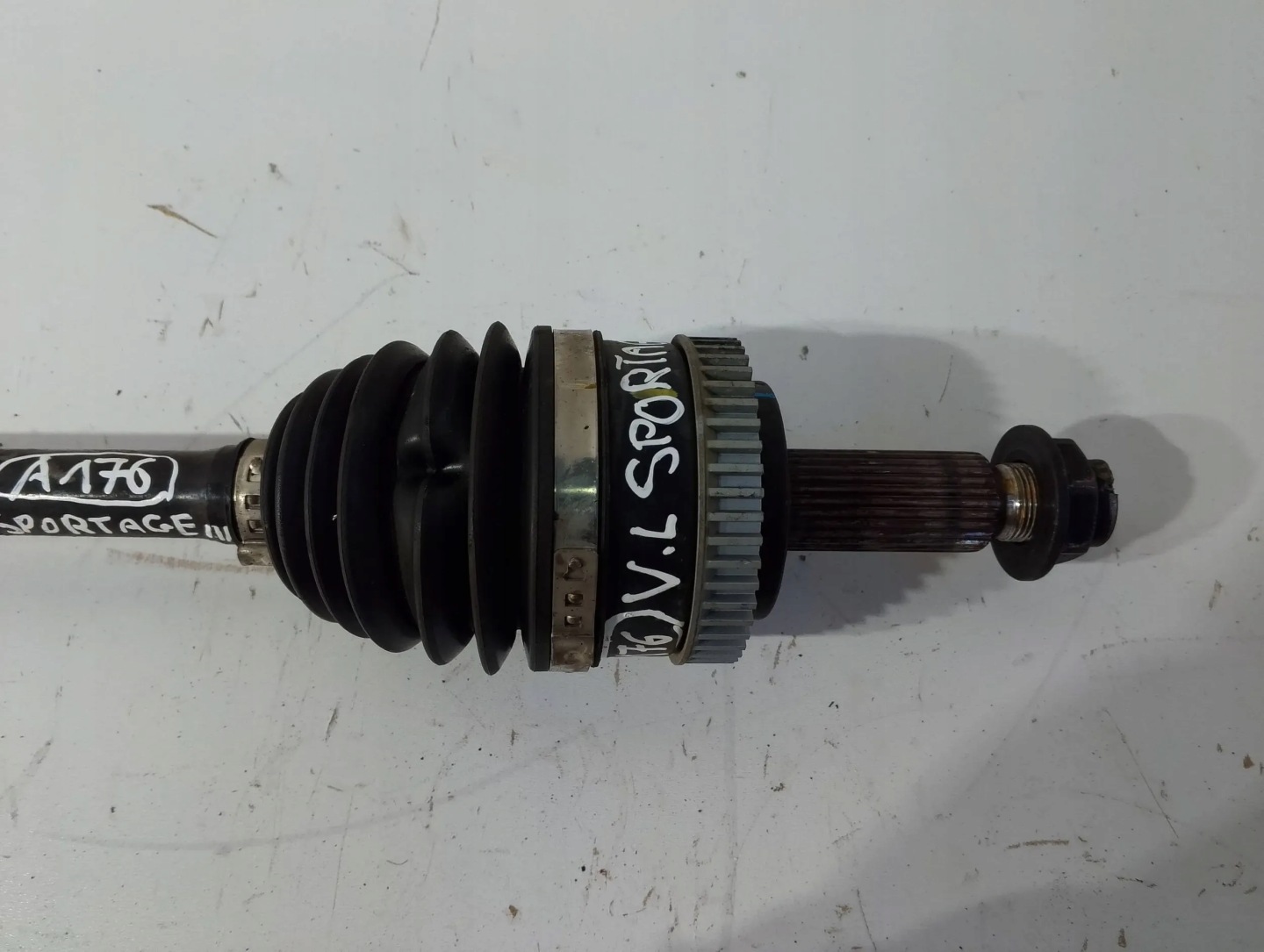 KIA Sportage III semi-axis front left 1,6GDI 27 zebow (A176)