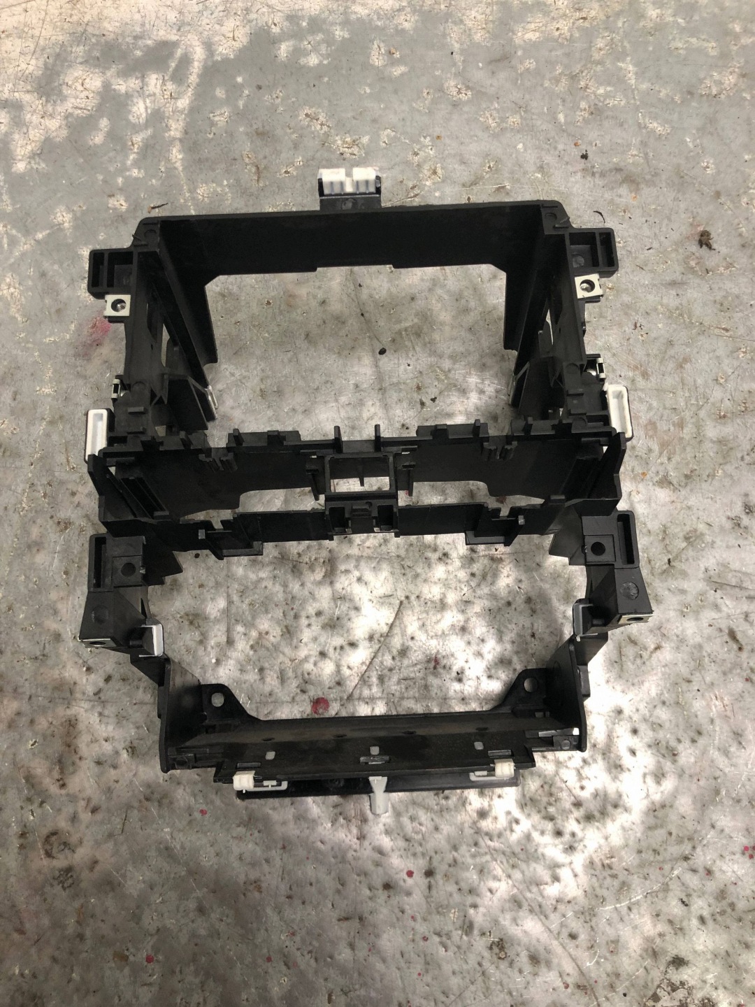 guard support radio 2DIN AUDI A3 8P LIFT 8P0858005D
