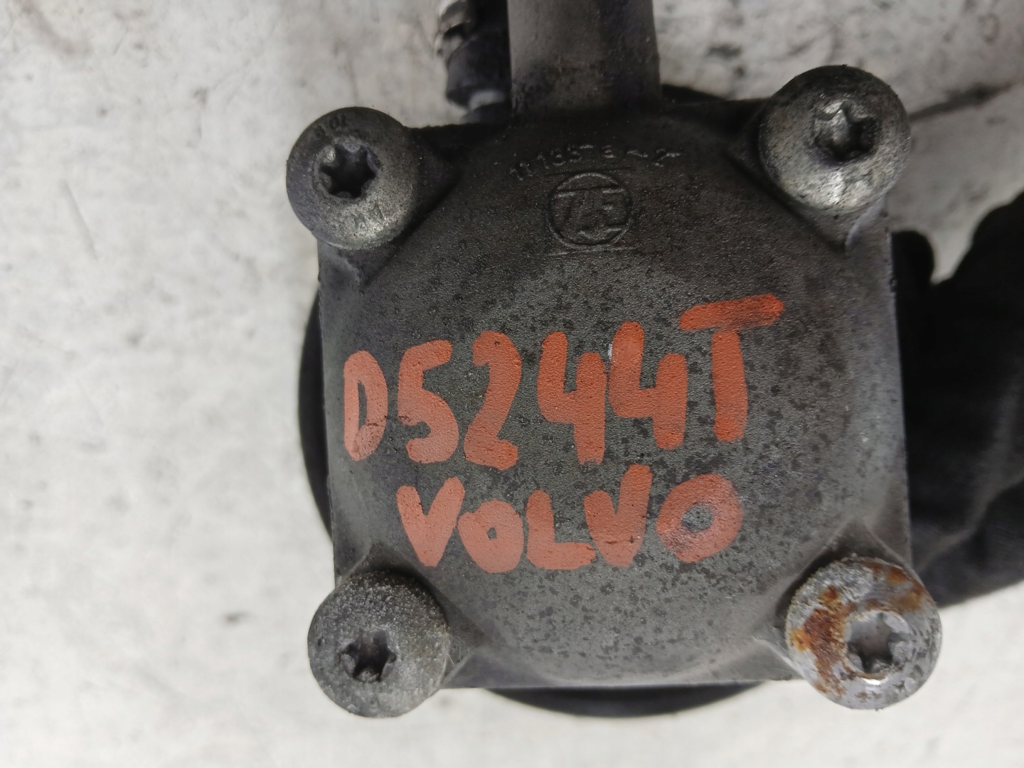 VOLVO S80 e S60 V70 II 2.4 D Pompa servosterzo D5244T