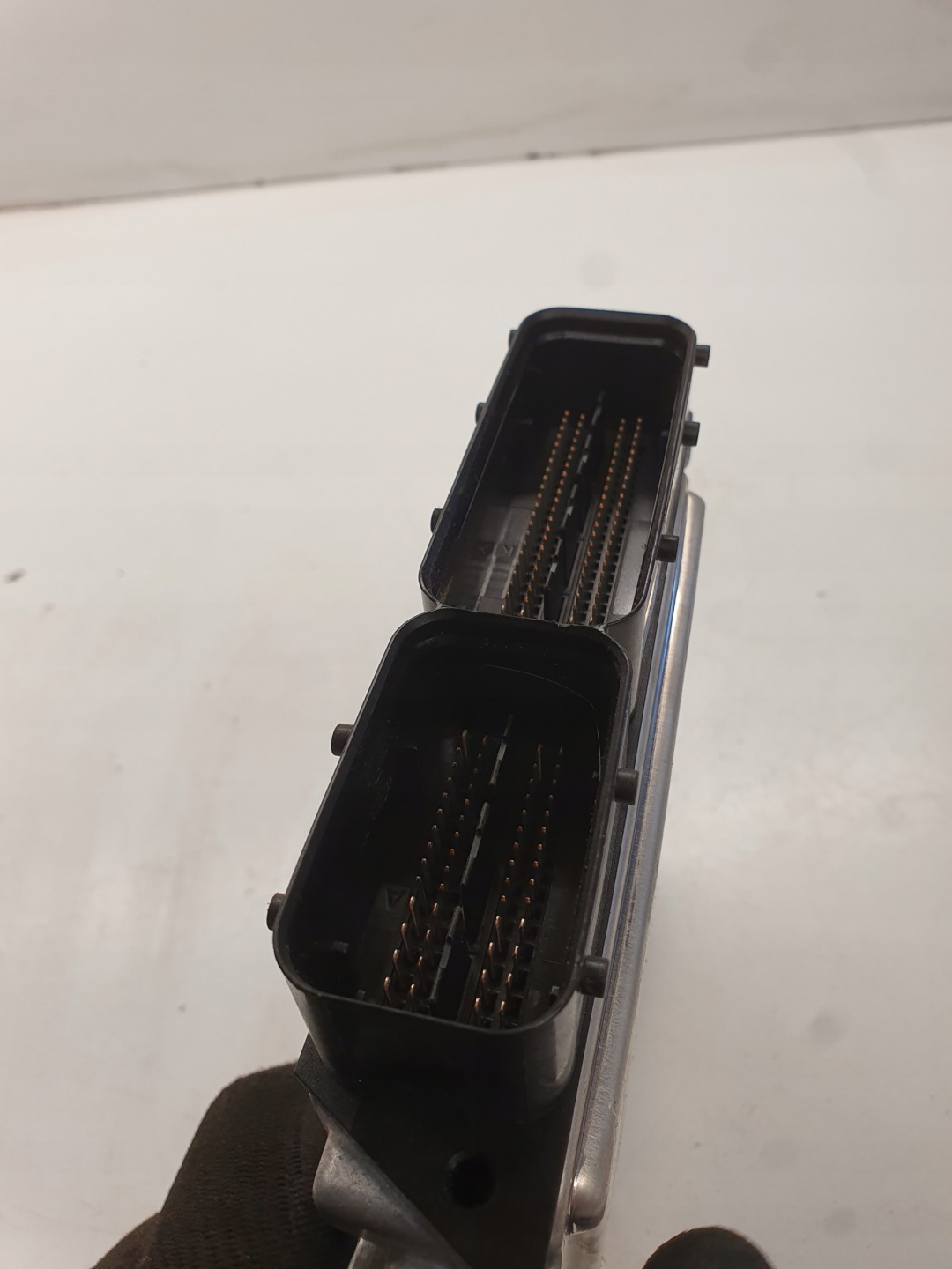 computer control unit of the engine AUDI A6 2.7 4F7910401