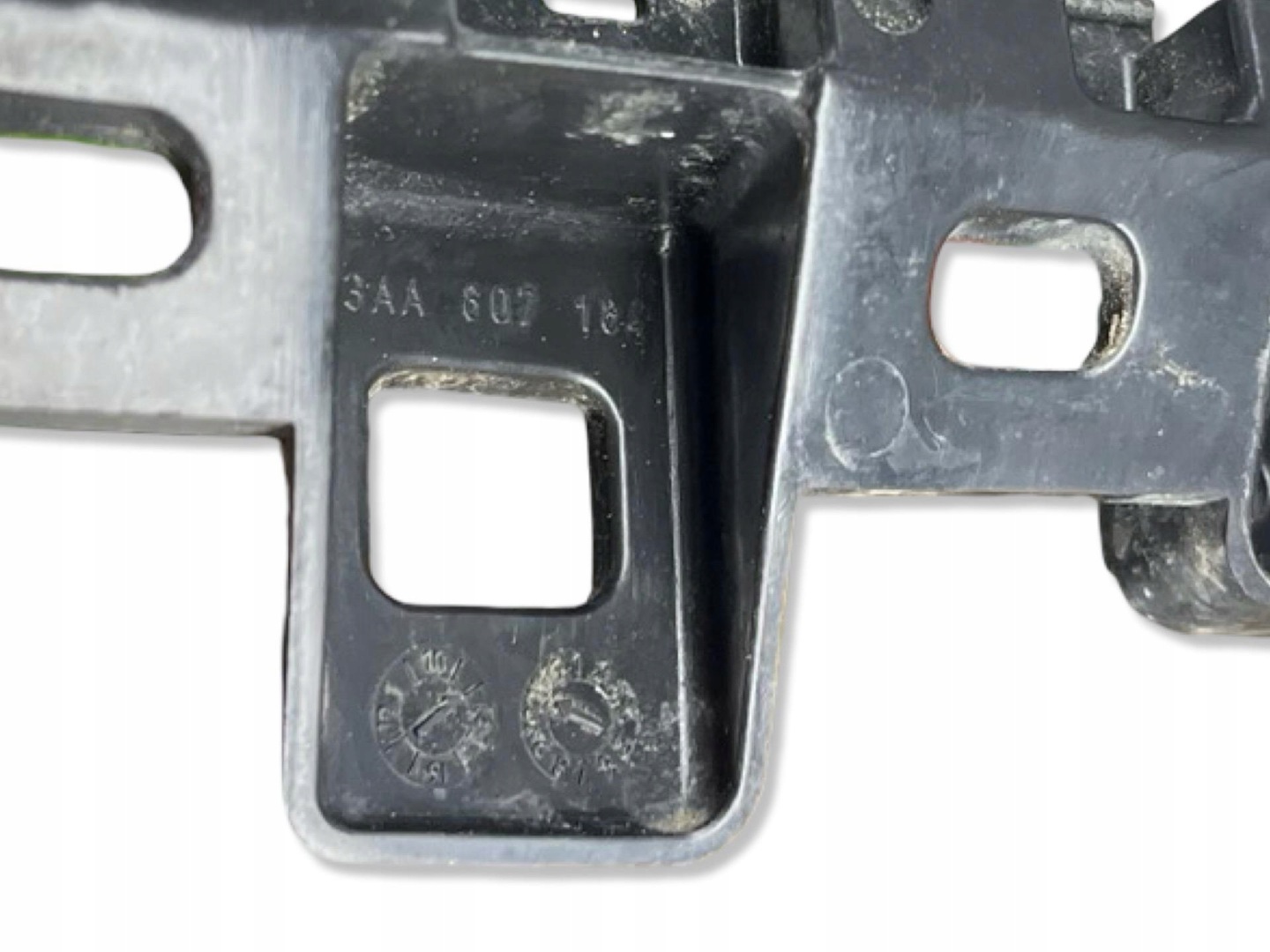 support holder of a bumper front right side Volkswagen Passat B7 2012
