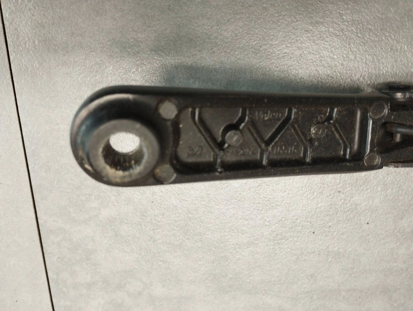 AUDI A6 C7 wiper arm left 4G1955407D