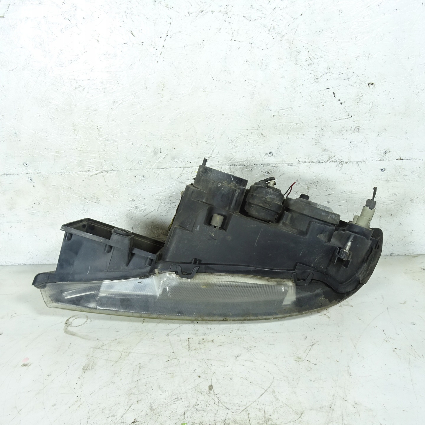 NISSAN PRIMERA P11 REFLEKTOR right 40-215-1184R-ND