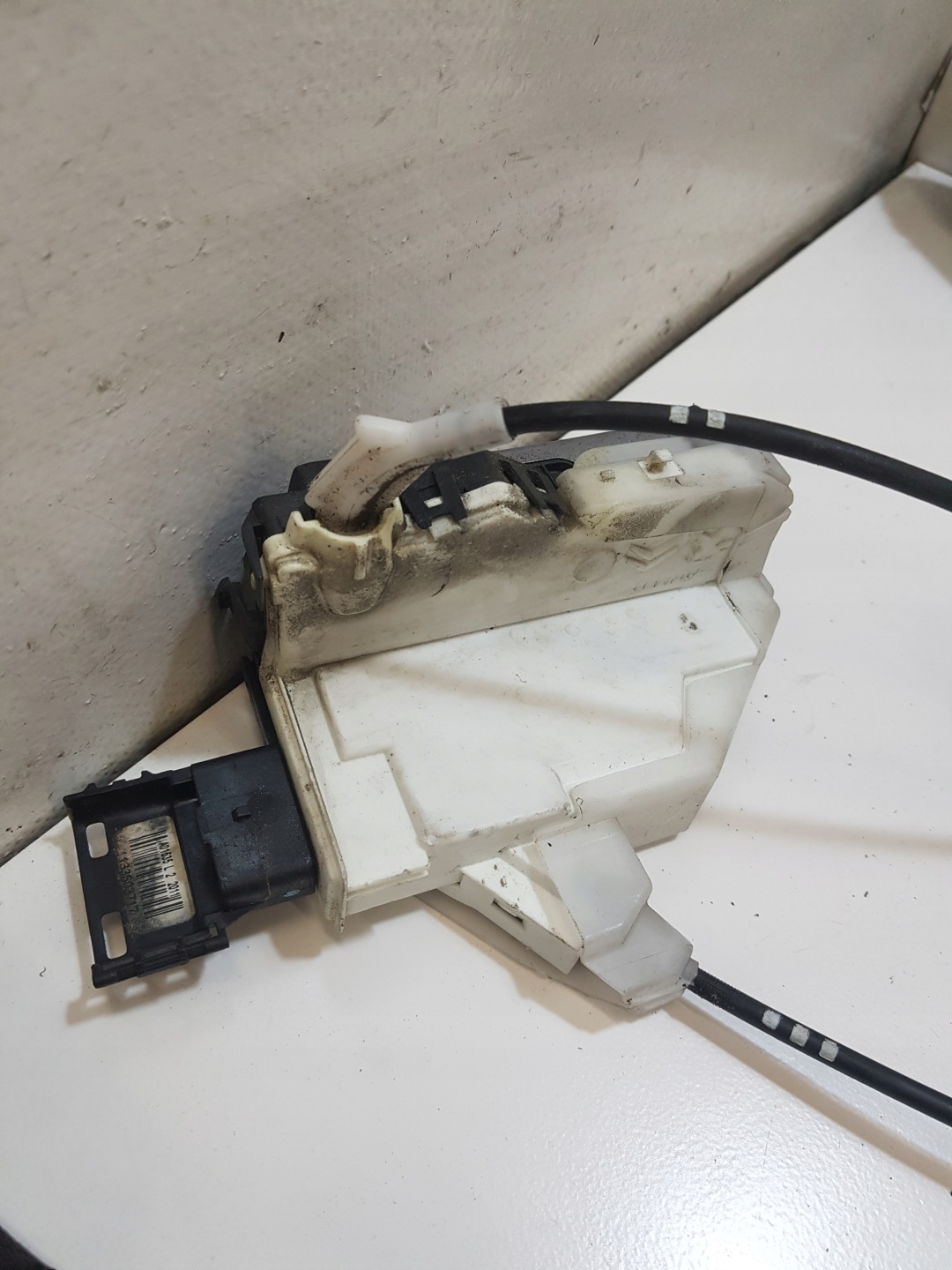 lock door right front PEUGEOT 5008 6 PIN