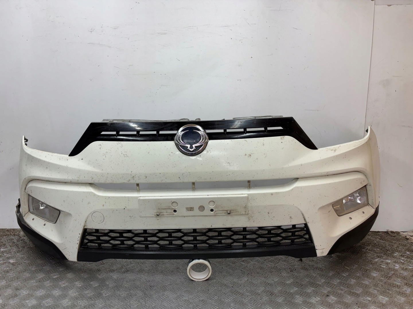 bumper front front SSANGYONG TIVOLI 15