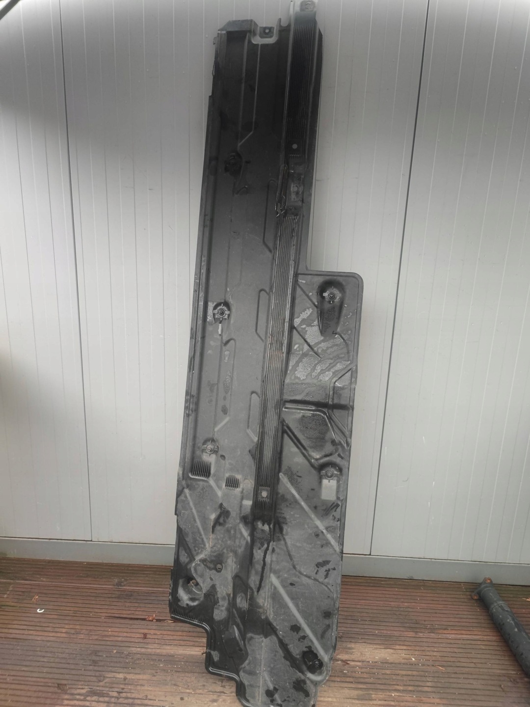 cover chassis right MERCEDES W204 A2046101408