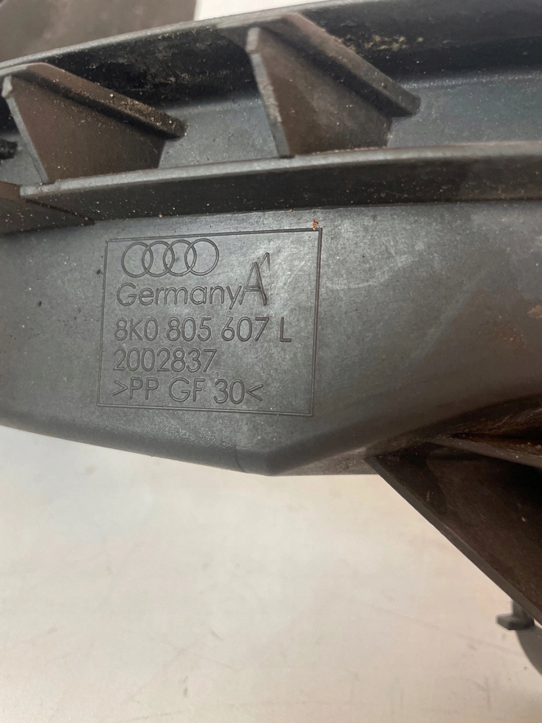 support holder below lampe front left Audi A5 8T A4 B8