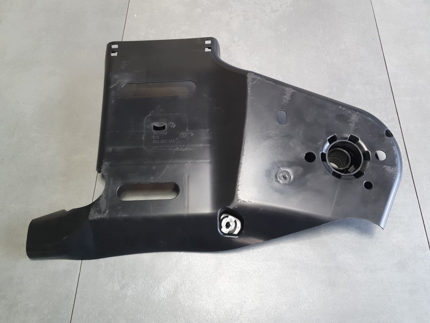 Audi A3 8Y hb cover chassis 5Q0501560J