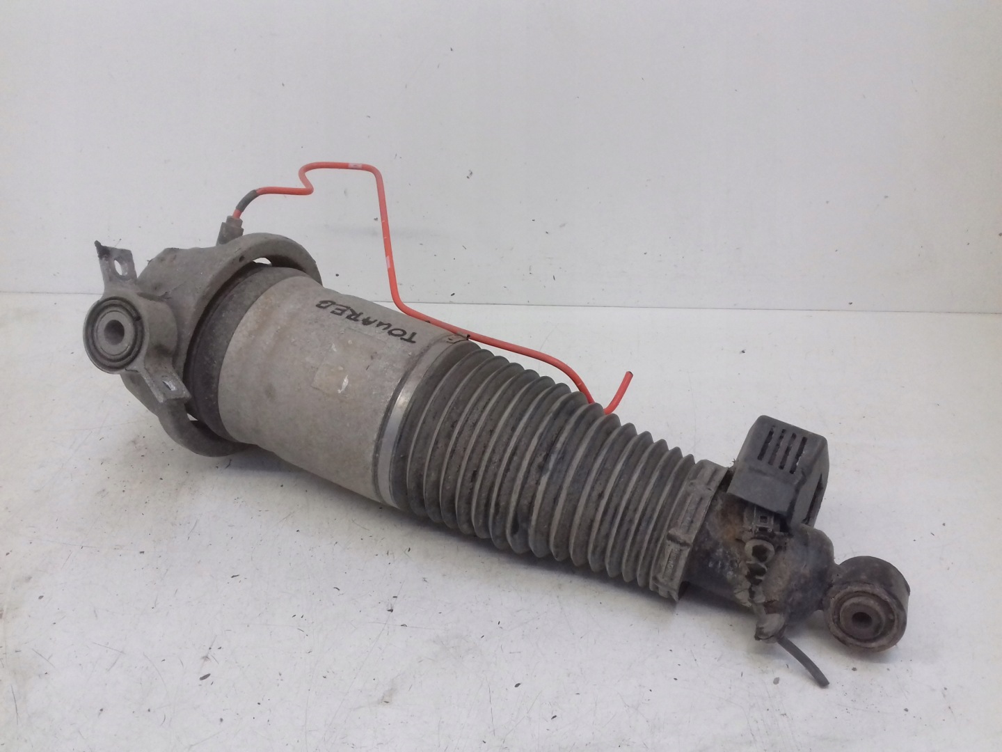 shock absorber pneumatyczny left rear part VW Touareg