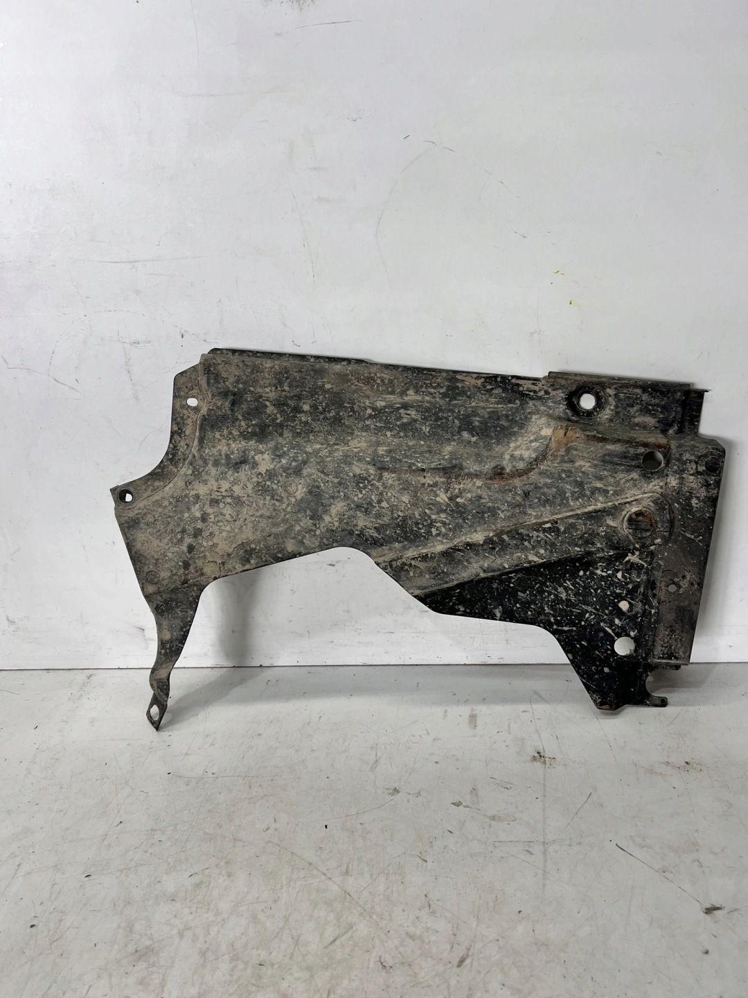 cover chassis AUDI A4 B6 B7 right rear part 8E0825216T 104/26