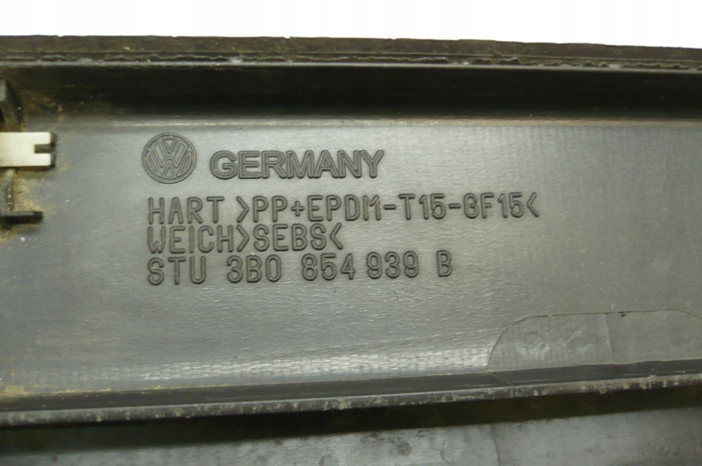 VW PASSAT B5 97- moulding door left front lower