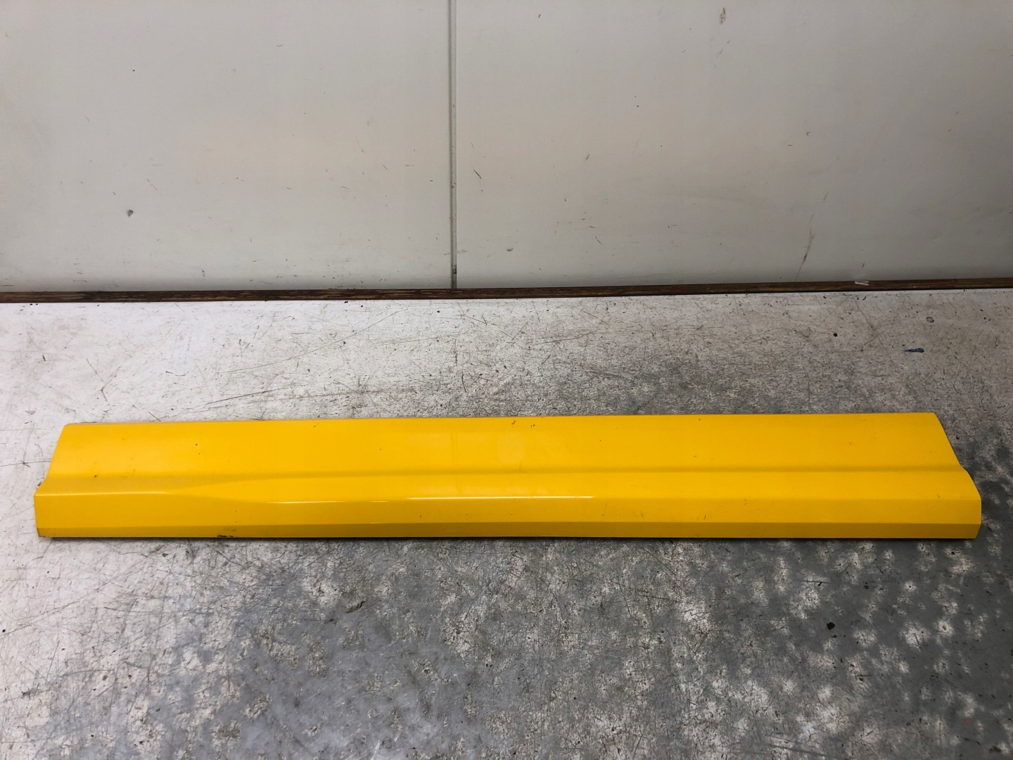moulding door left front AUDI Q2 81A853959B