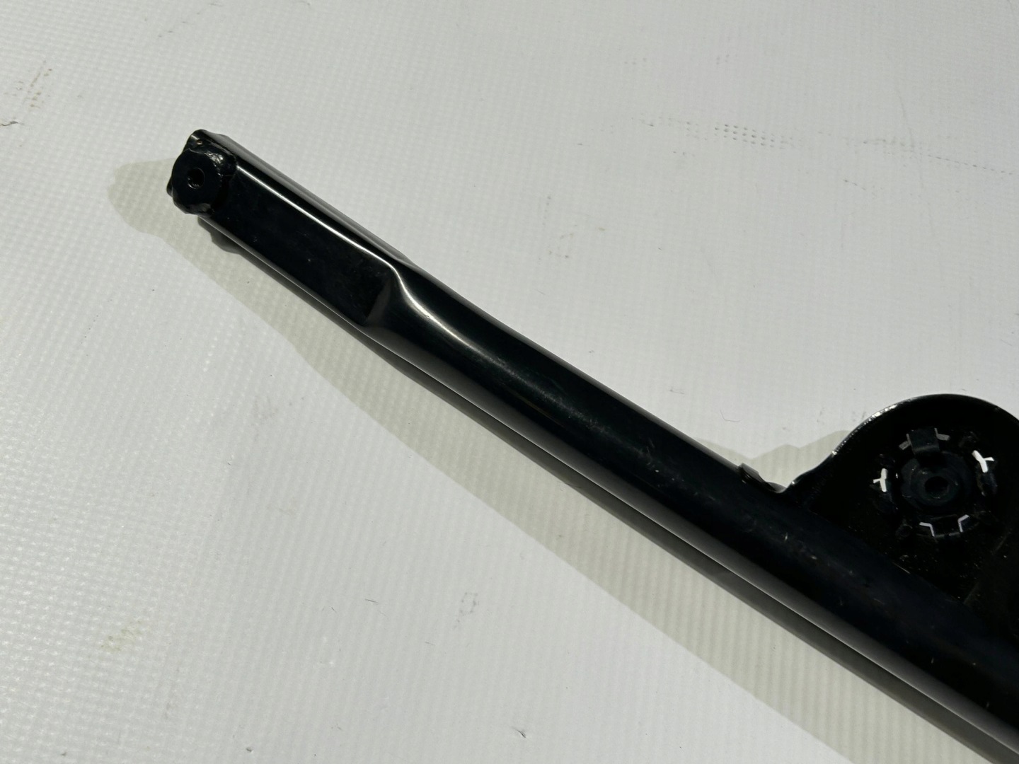 sider pillar console supports of the front left Chrysler Pacifica 2021