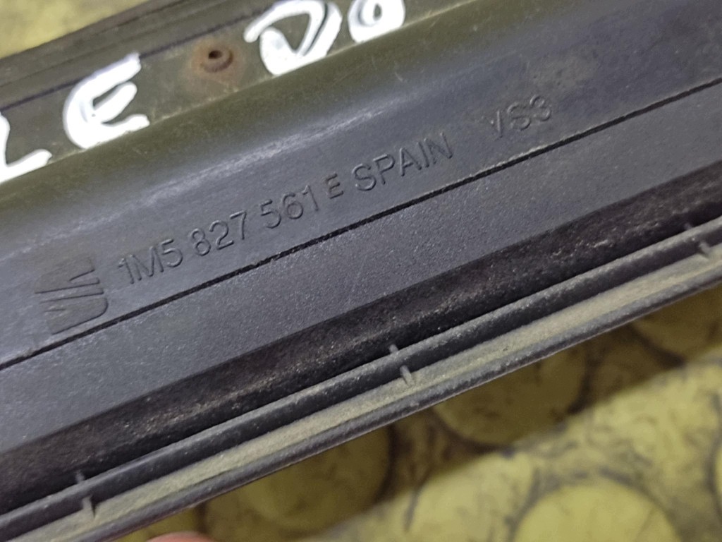 SEAT TOLEDO II handle bonnet rear part 1M5827561