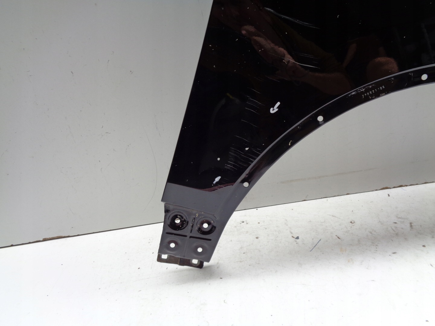 fender right front VW TOUAREG 7P 7P0 10- NR 45584