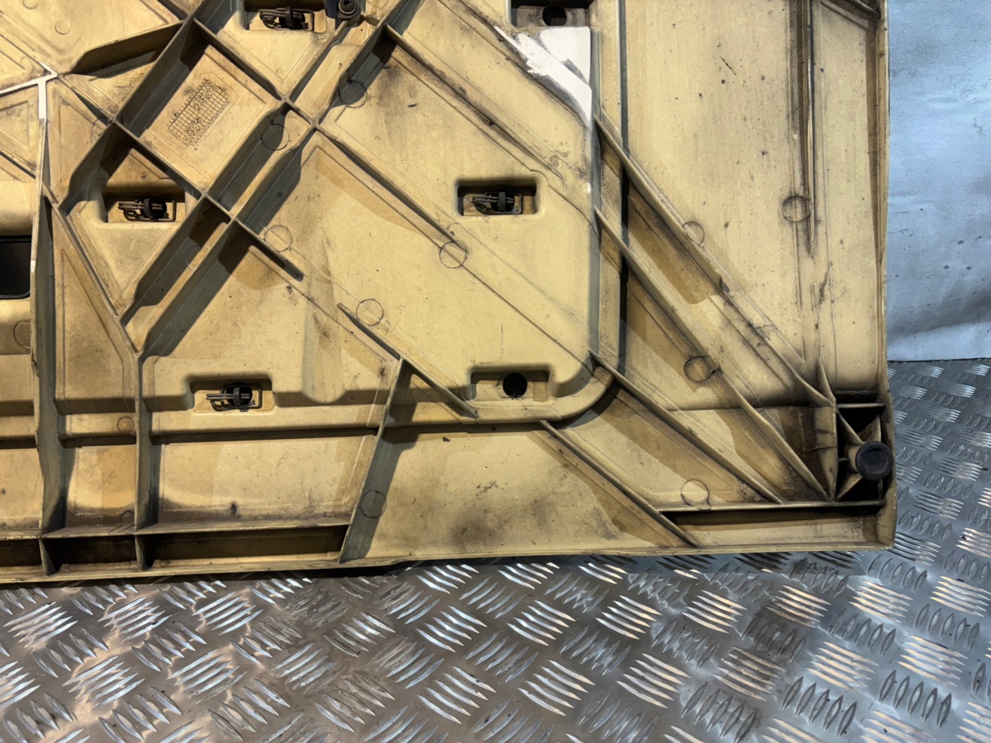 bonnet grille front MAN TGL 81.61110.0063