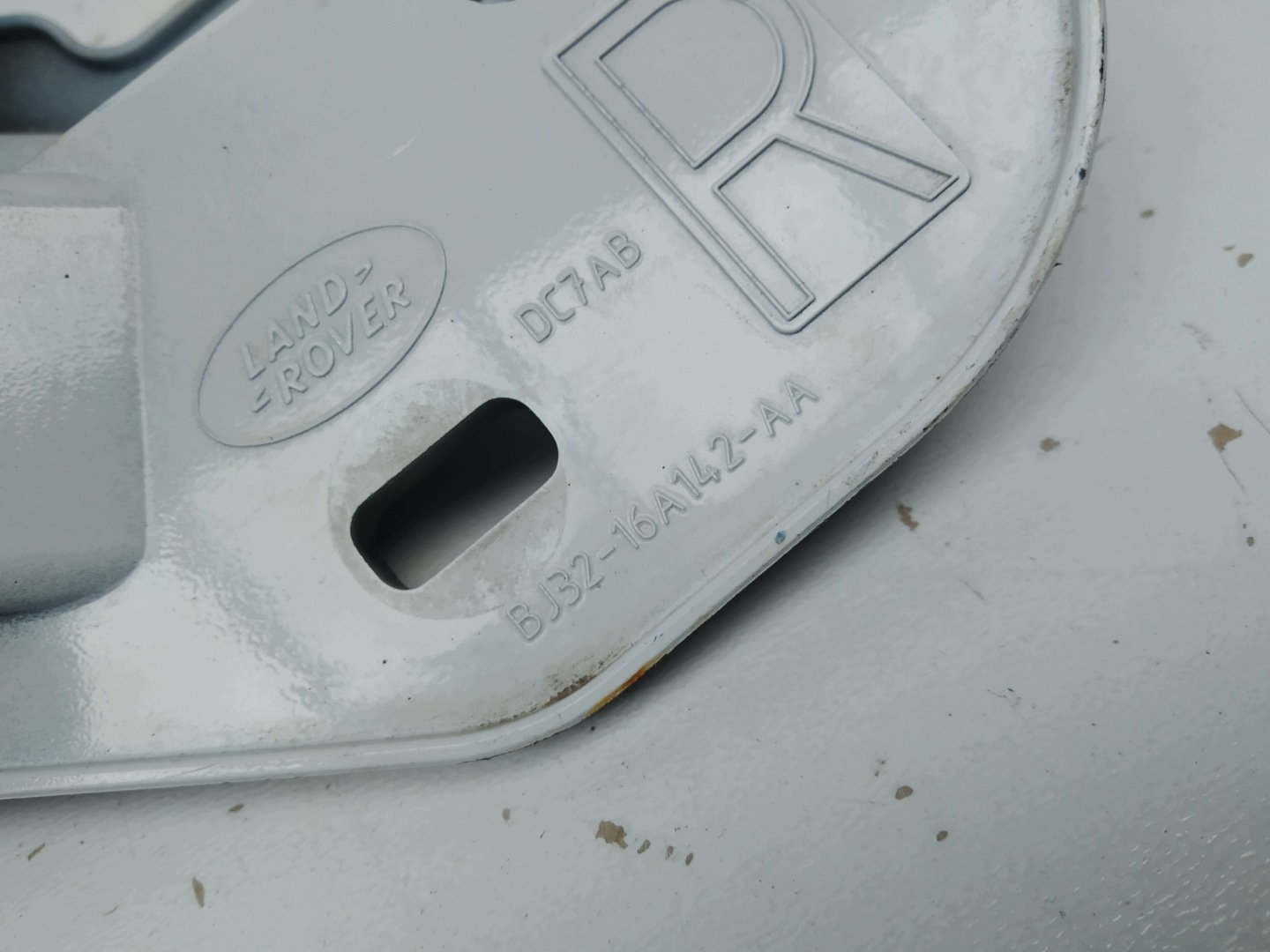 2011r + Range Rover Evoque L538 support étrier aile avant droite