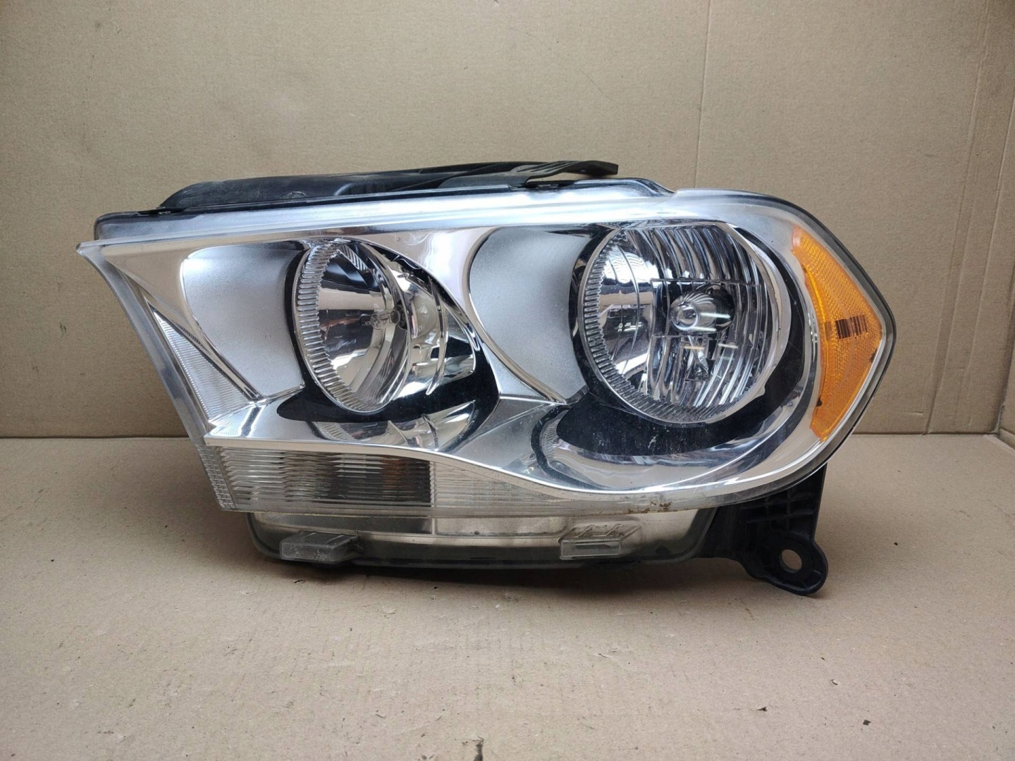 light front left side Dodge Durango 3 2012 08281810