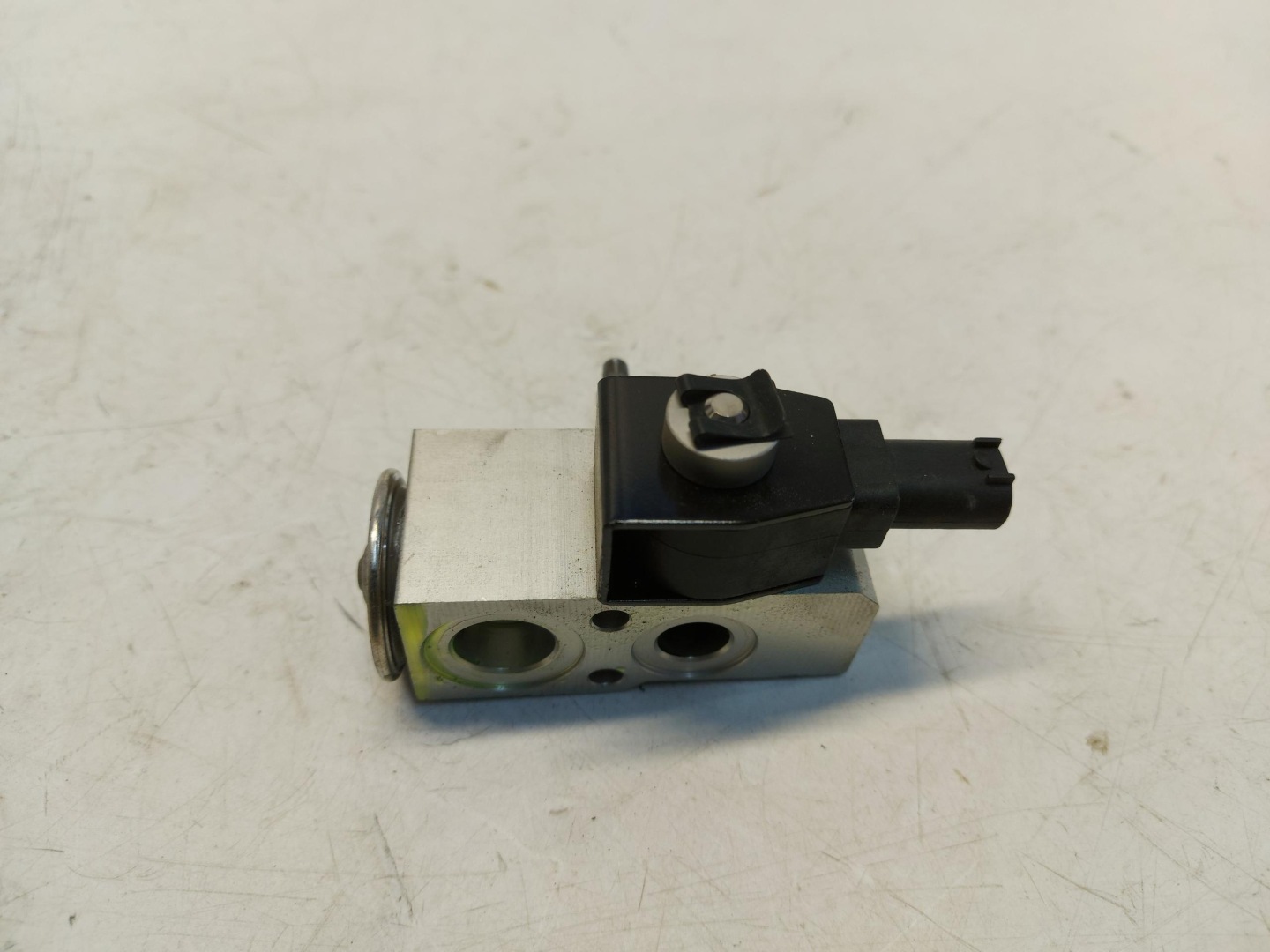 TESLA Model 3 III Sensor rozprezny klimaanlage 1101878-00-A
