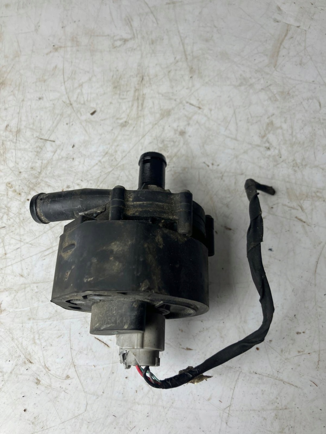 supplementary water pump 1037327-00 TESLA MODEL S