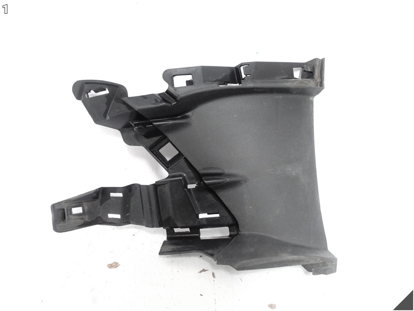 MERCEDES E-KLASA W214 AMG 23- air duct air line support bumper front left