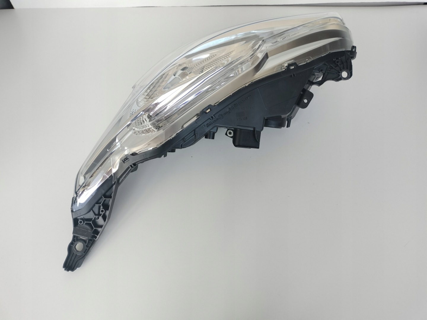 light left REFLEKTOR PEUGEOT 208 12-15