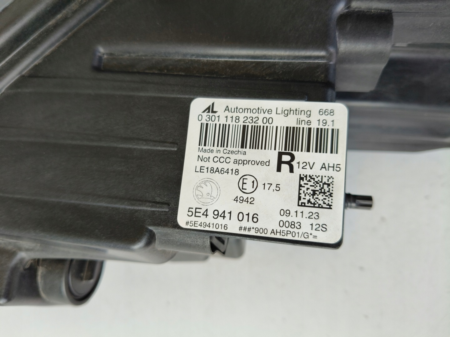 light right REFLEKTOR SKODA OCTAVIA IV 4 5E3 20- FULL LED