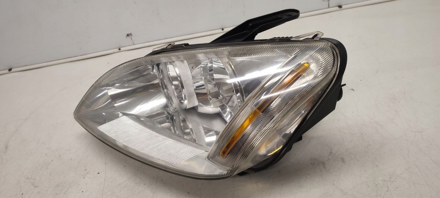 light front front left Ford C-MAX
