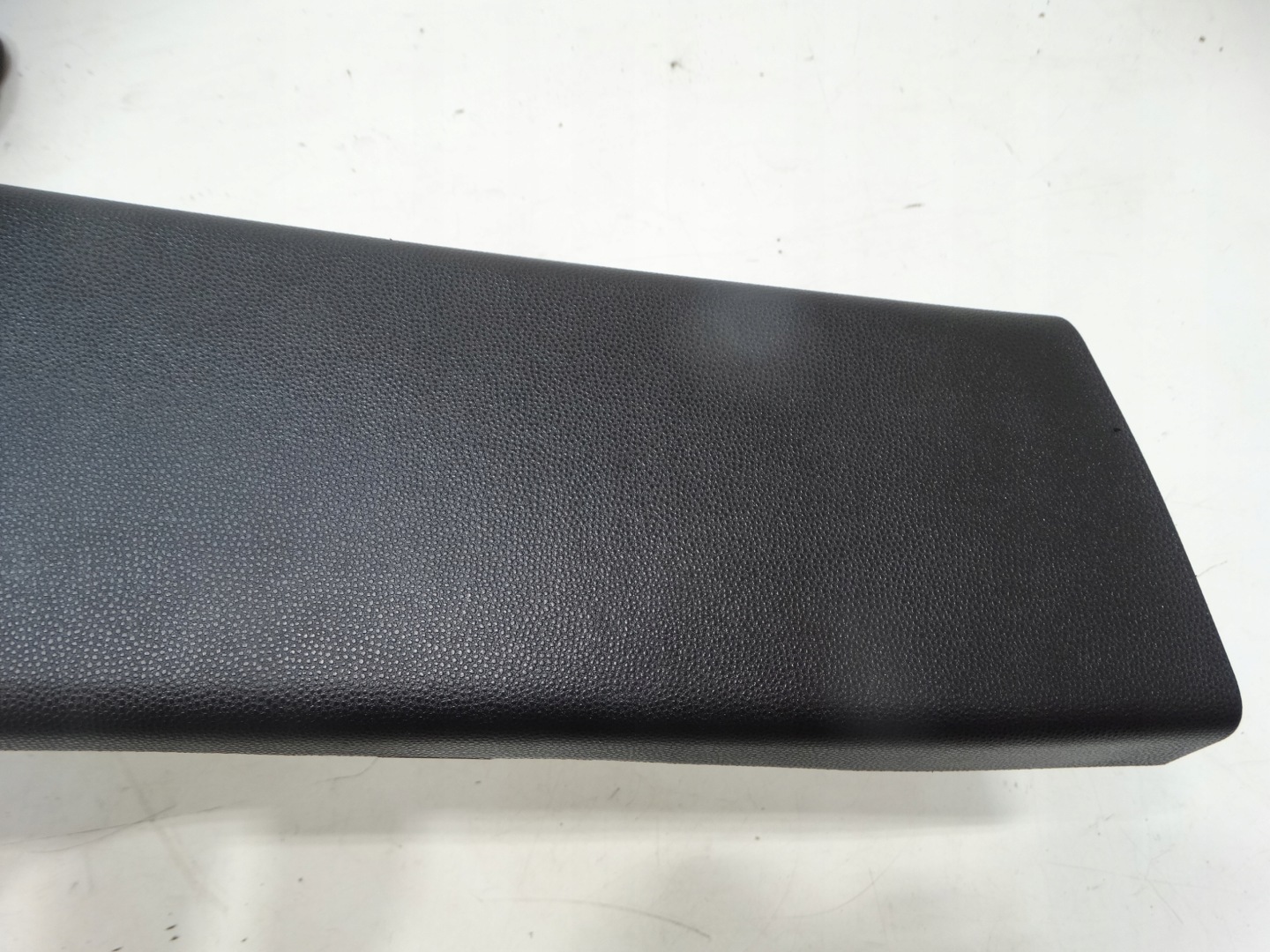 plastic cover pillar right MAZDA 2 DE D651-68220 2011R.