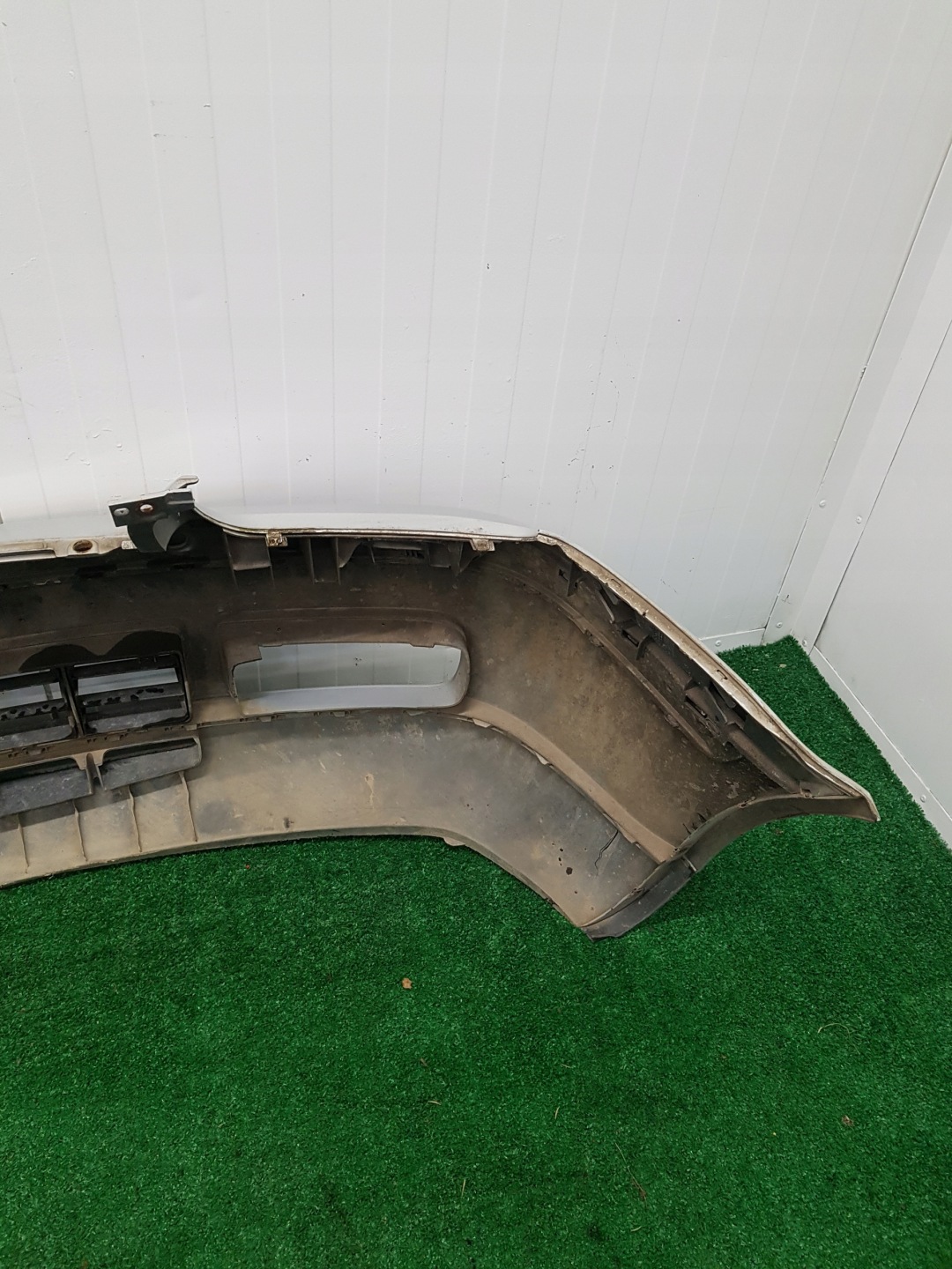 nárazník předek přední VOLKSWAGEN GOLF 4