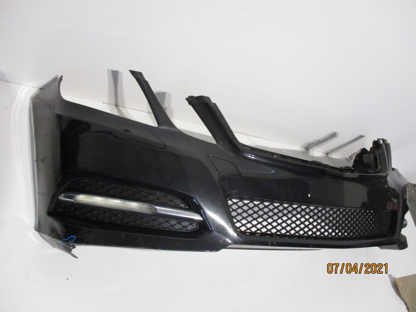 front bumper Mercedes E-klasa W 212 Xenon damag.