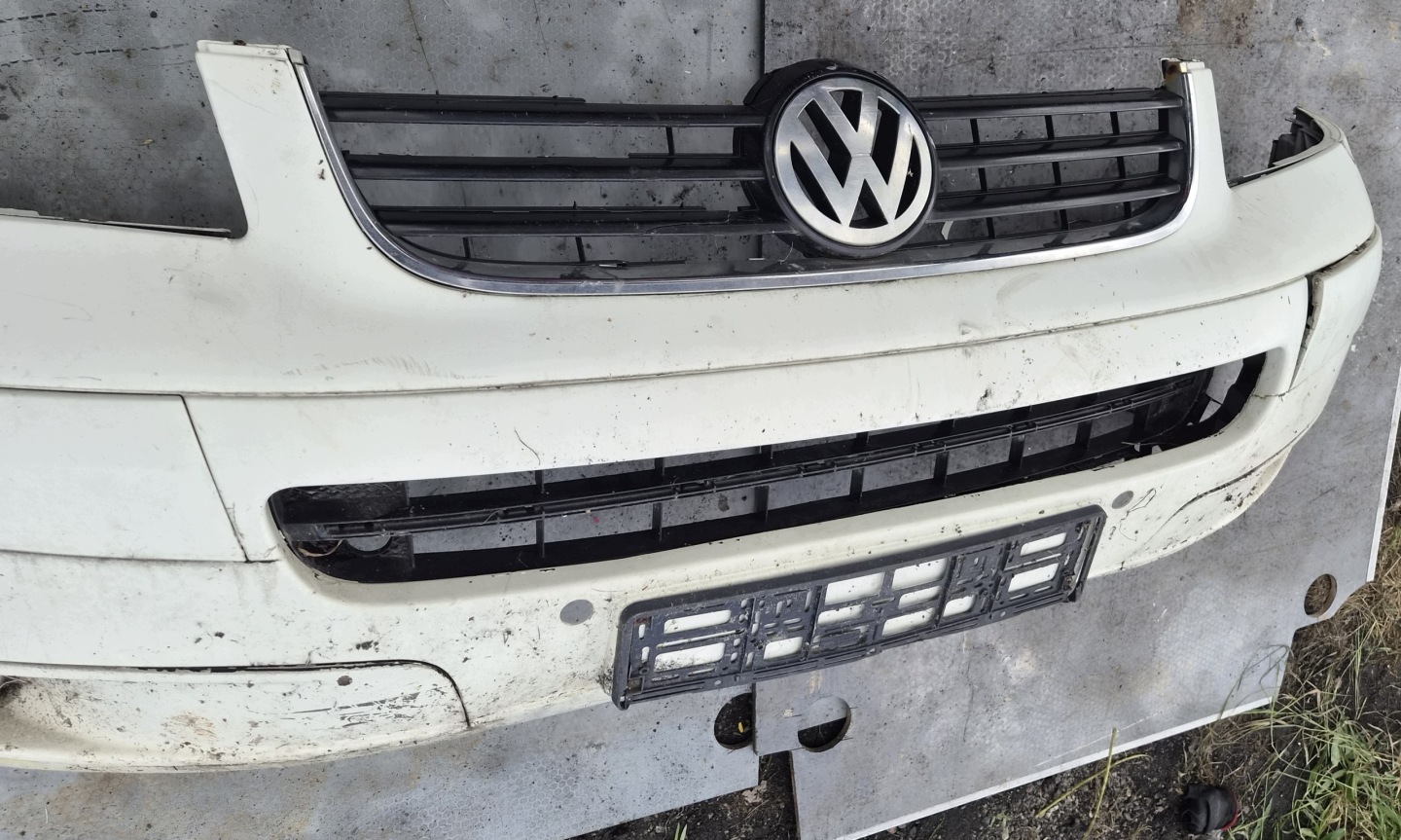 VW T5 front bumper front Caravelle Multivan bialy