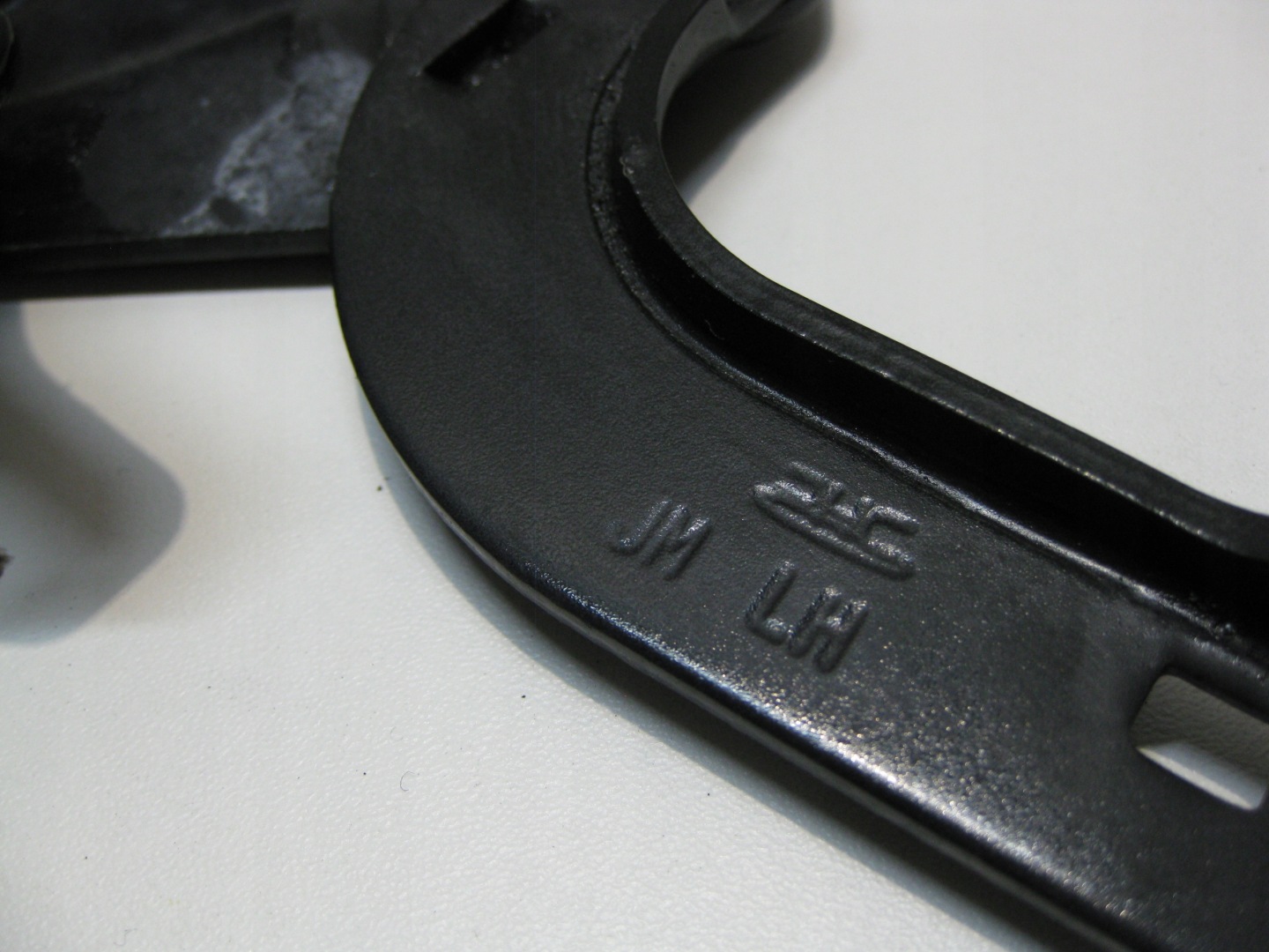 HYUNDAI TUCSON and 08R hinge bonnets left
