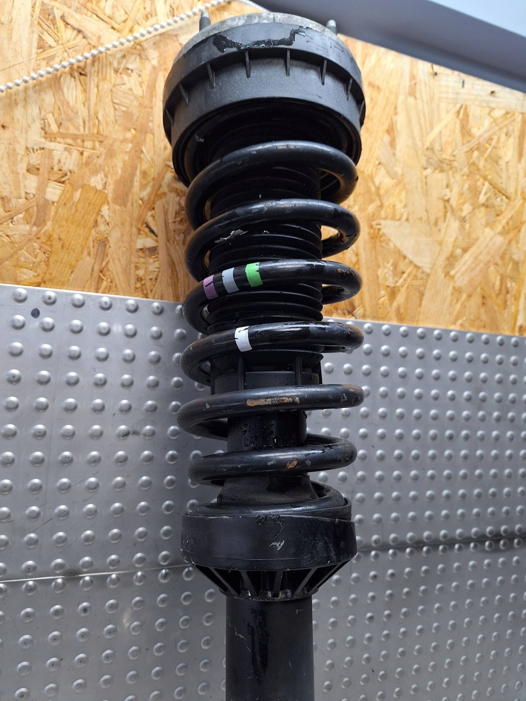 shock absorber left front RANGE ROVER VELAR II 19- L560 J8A2-18B036-CB
