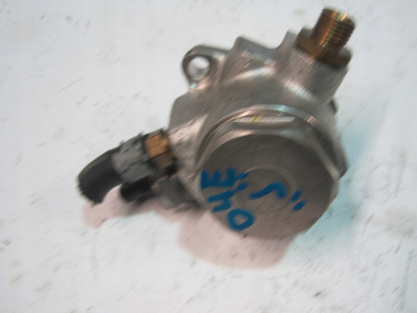 feed pump VW GOLF 1,4TSI 04E127026J