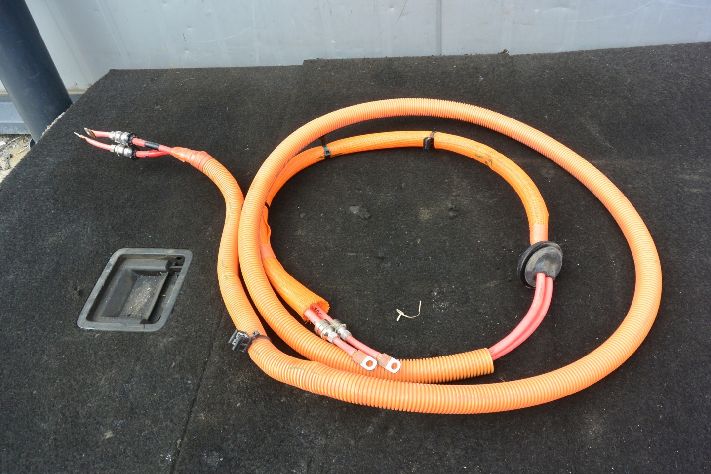 KABEL PRIJENOS WYSOKIEGO NAPONA TESLA MODEL S