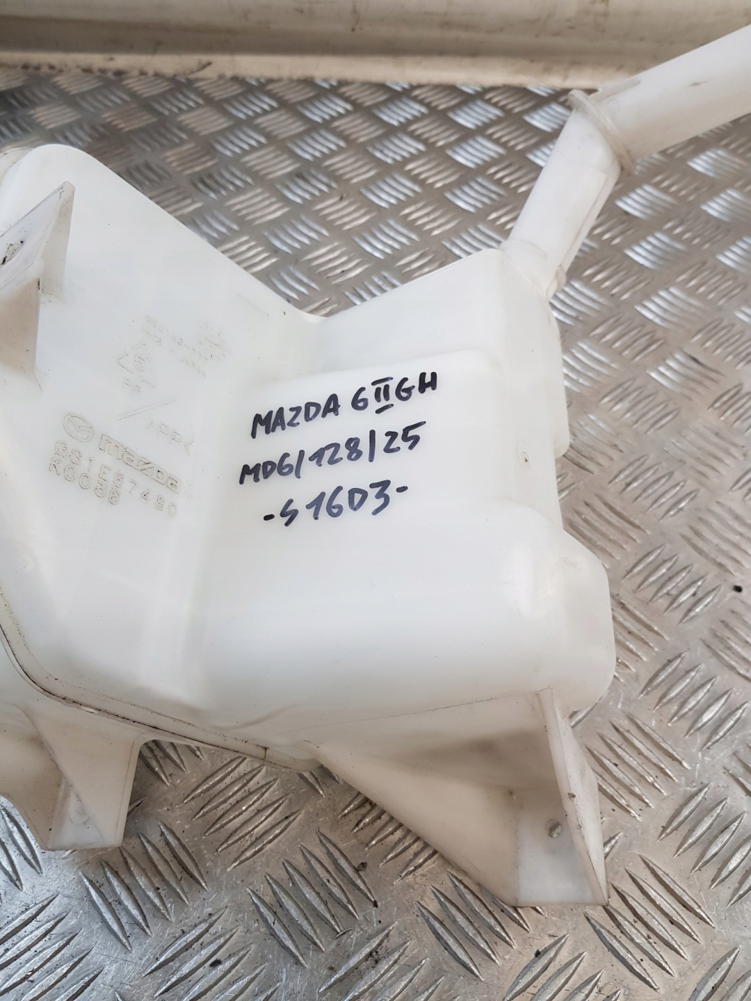 washer fluid tank GS1E67480 + POMPKI MAZDA II GH 11R
