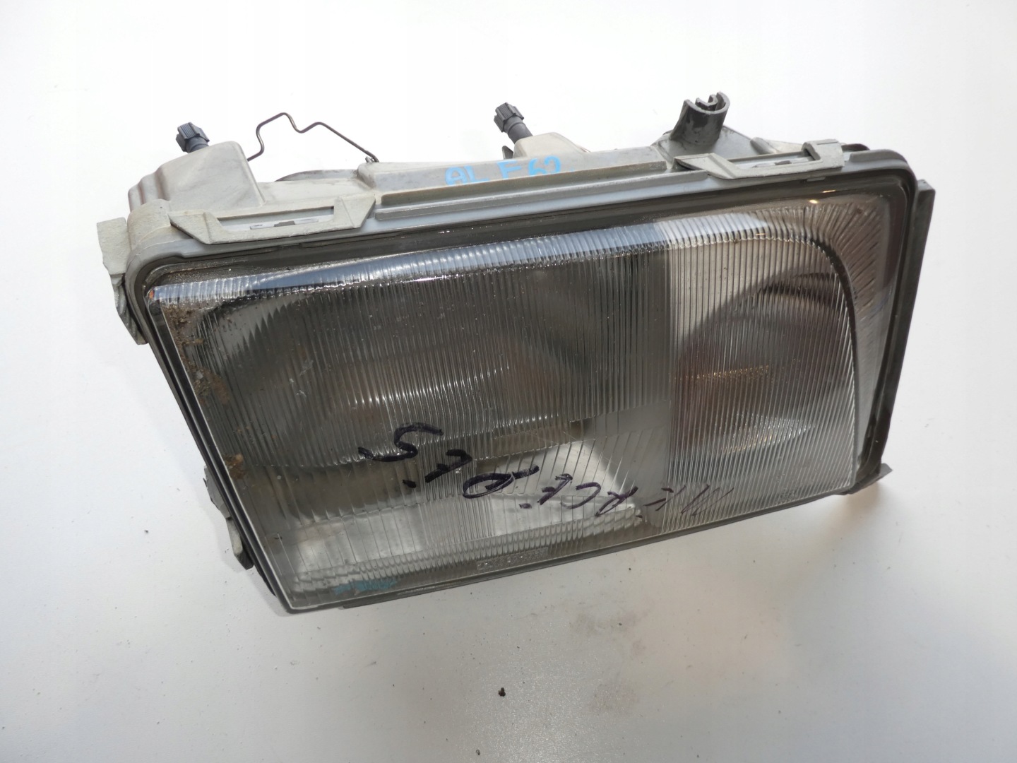MERCEDES 124 light right front