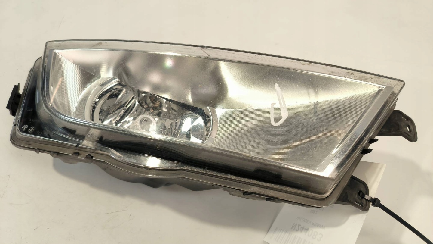 Nebelscheinwerfer rechts 5E0941700D SKODA OCTAVIA III
